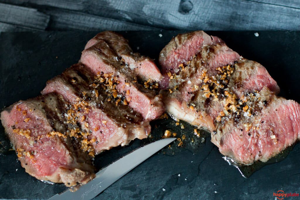 Dry Aged Steak mit Knoblauchbutter