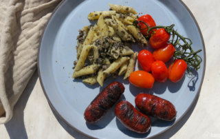 Gegrillte Chorizo mit Oliventapenade - Nudelsalat mit aromatisierten Tomaten